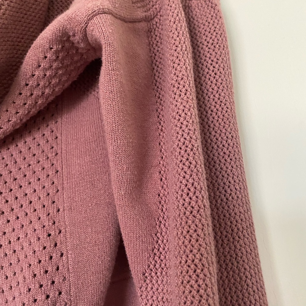 Lululemon pink sweater - Picture 4 of 8